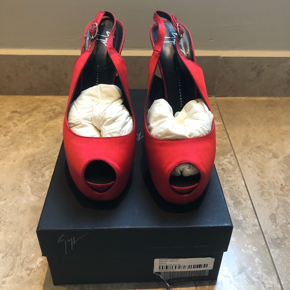 Giuseppe Zanotti Satin Platform Pump, Size 8